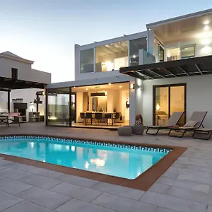 https://villa-maria-playa-blanca-lanzarote.in-canary-islands.com